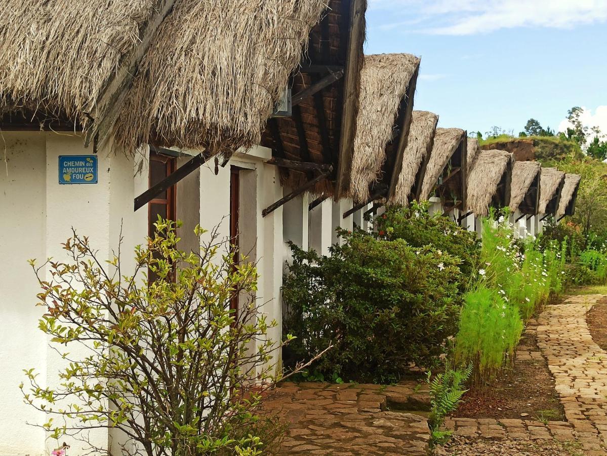 La Chaumiere Ampefy Hotel Екстериор снимка